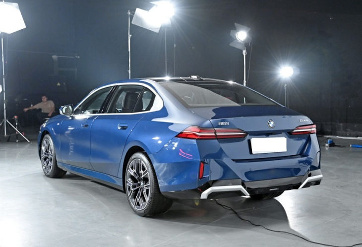 全新BMW 5系长轴版正式下线 有望1月份公布售价